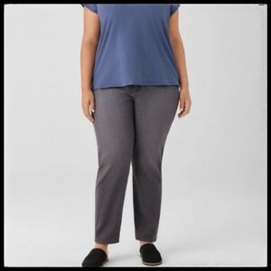 Plus-Size 2x Straight Leg Jeans in Gray